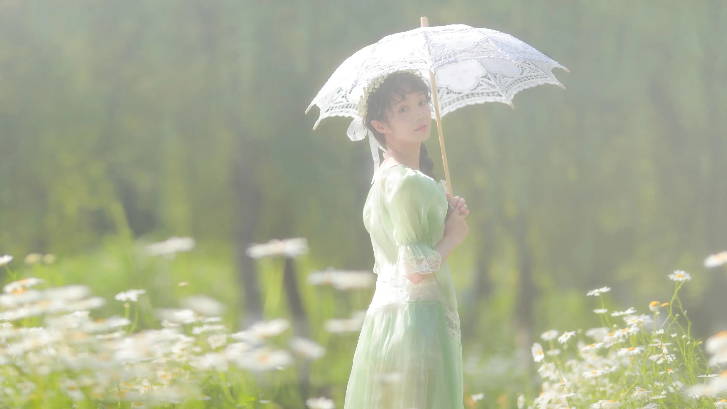 [艺图语] 2022.06.17 她在光里徜徉 西西 [55P]插图